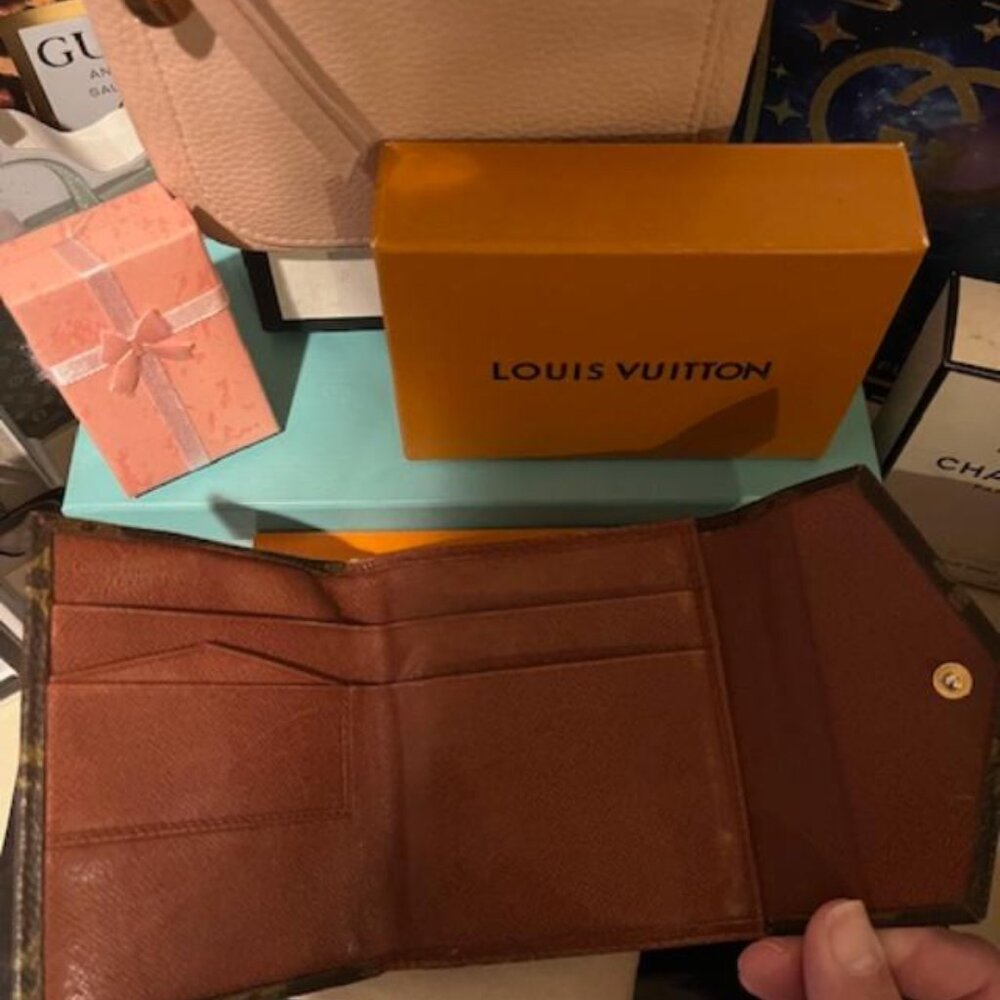 Authentic Vintage Louis Vuitton Monogram Wallet - Picture 4 of 8